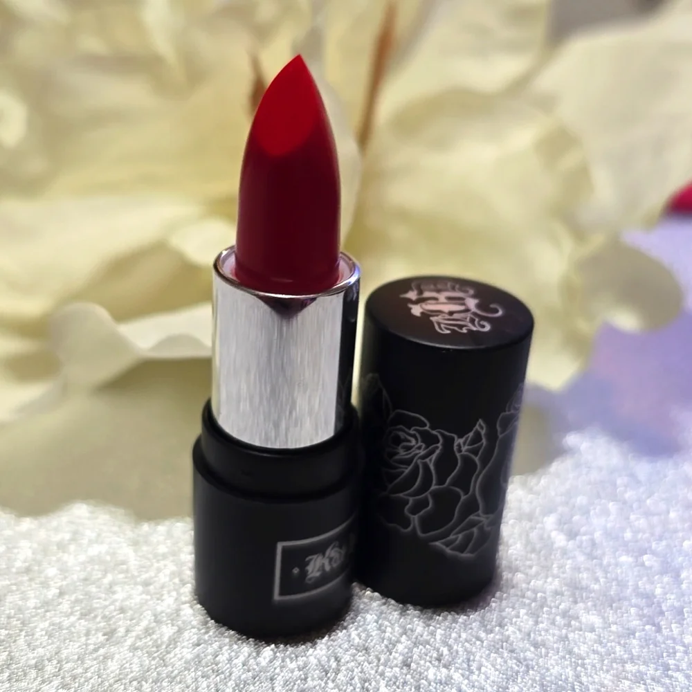 ⭐️HP⭐️🧚‍♀️STILETTO Kat VON D RARE MINI Painted Love Lipstick NWOBox